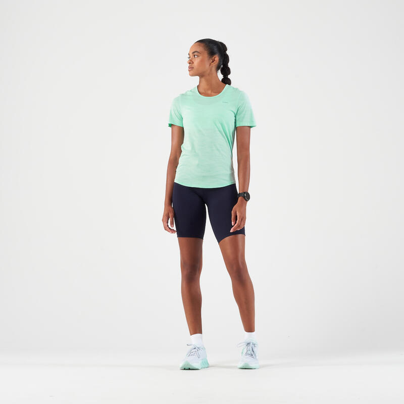 تیشرت رانینگ زنانه سبز روشن گزینه‌ای مناسب برای دویدن در گرما